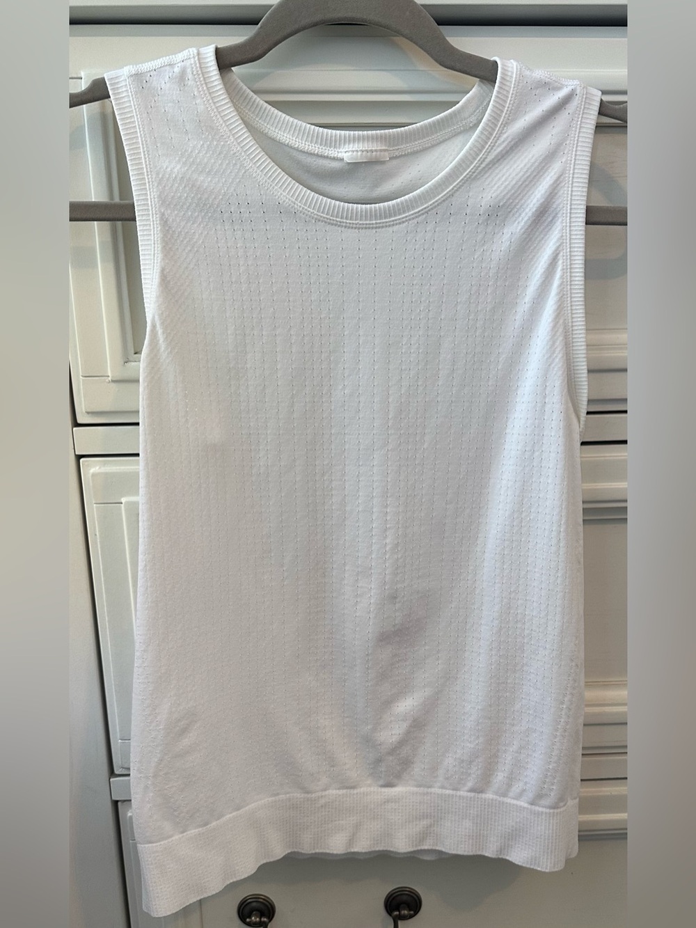 Athleta Top in White. Size XS